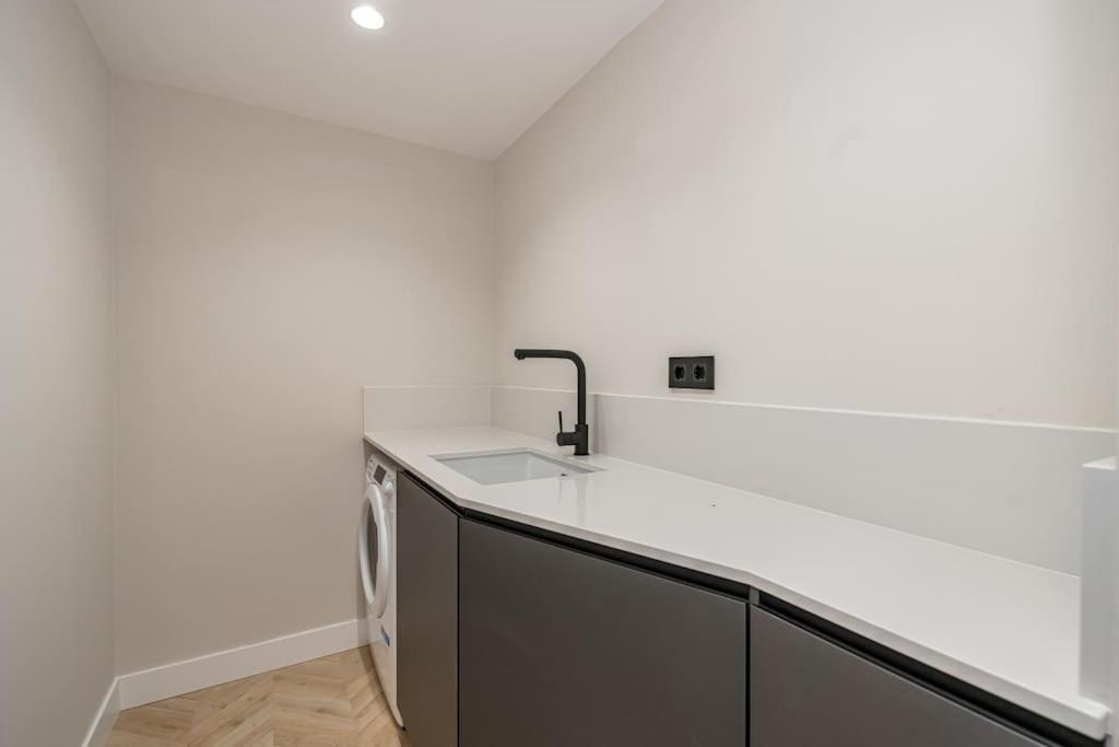 Puerta Del Sol 3Br 3Bh Apartment Madrid Bagian luar foto